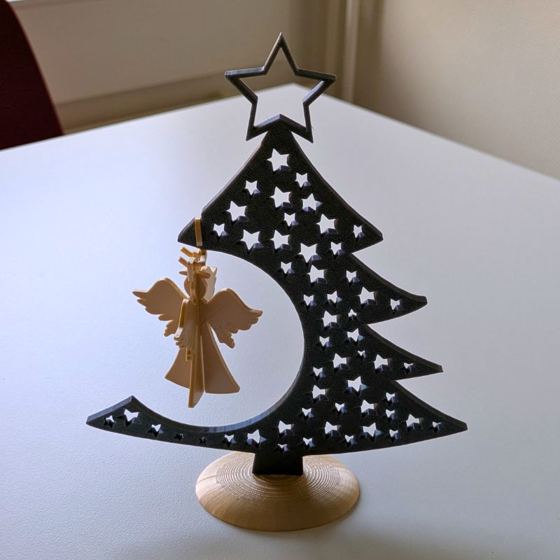 3D Printed Angel Bauble with Christmas Tree Display