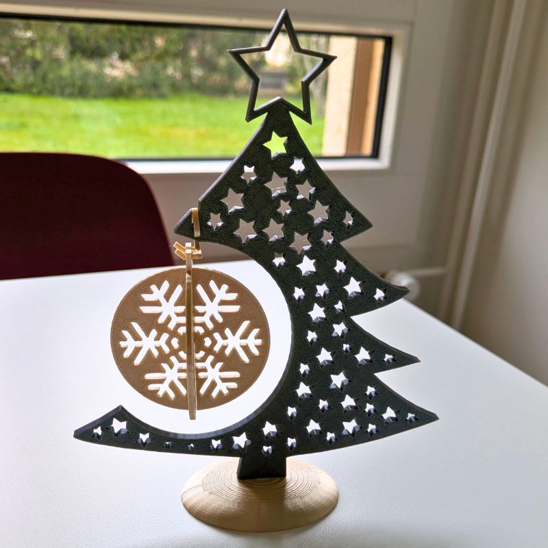 3d Printed Snowflake Baubel with Christmas Tree